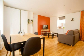 Quiet apartment, lively area,next to Eiffel Tower.